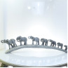 Семь слонов, идущие по мосту